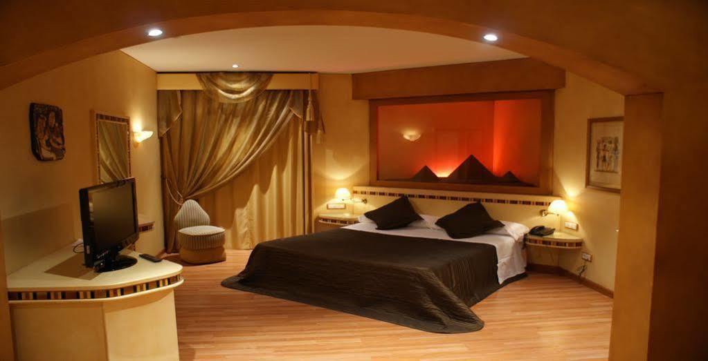Hotel Alkalat Алькала-де-Гуадаїра Екстер'єр фото